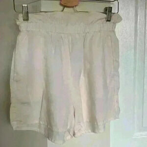 H&M cream shorts